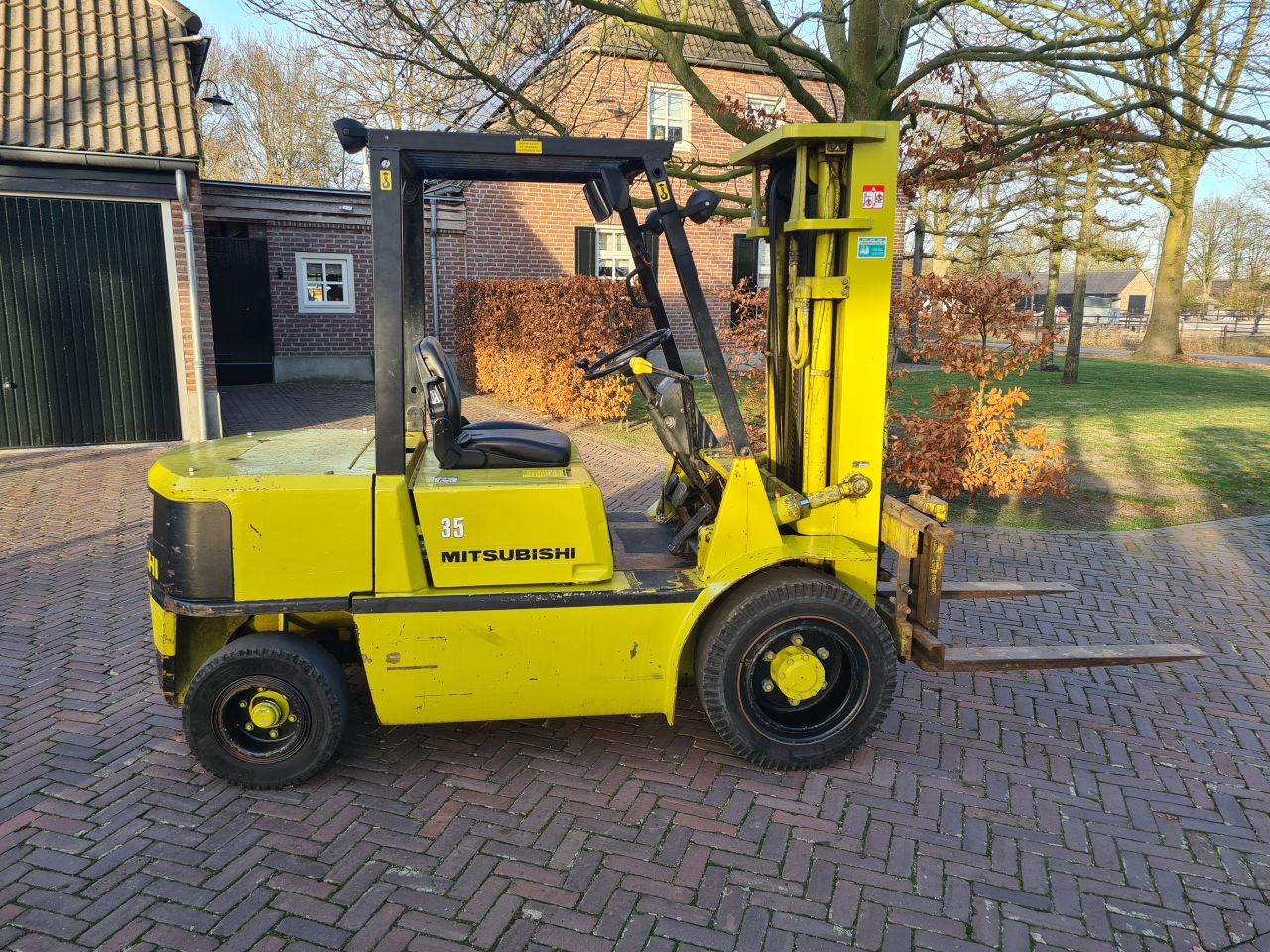 Mitsubishi FD 35 A heftruck diesel triplo mast freelift.