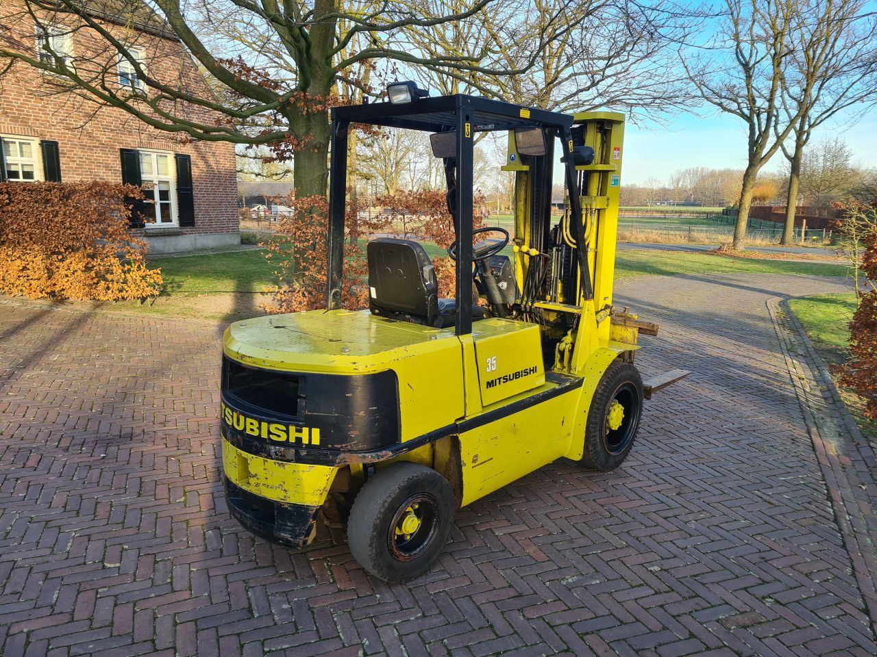 Mitsubishi FD 35 A heftruck diesel triplo mast freelift.