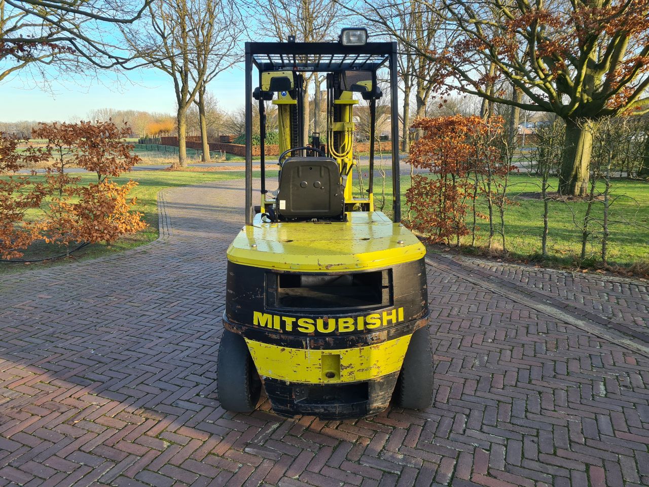 Mitsubishi FD 35 A heftruck diesel triplo mast freelift.