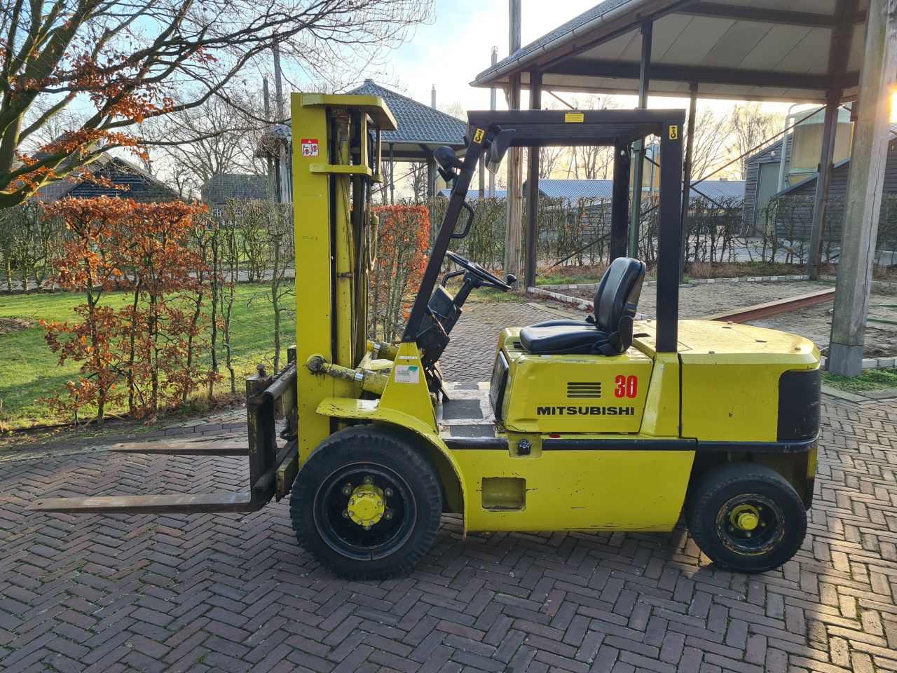 Mitsubishi FD 35 A heftruck diesel triplo mast freelift.