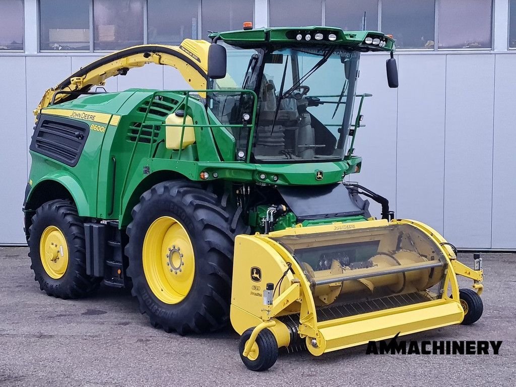 John Deere 8600