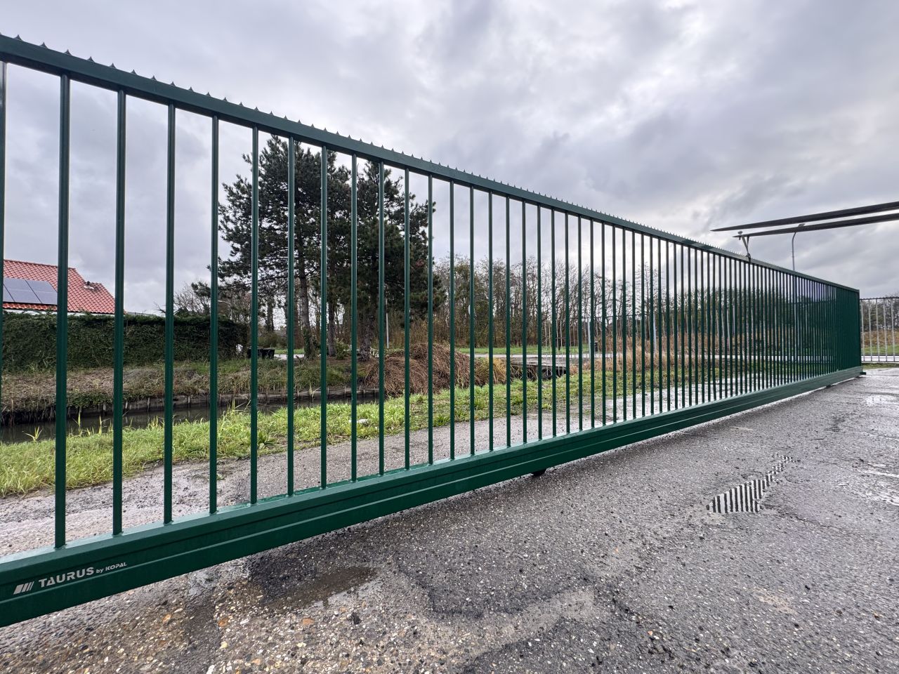 Splinternieuwe Industriële Schuifpoort op Rail - 12 mtr doorgang