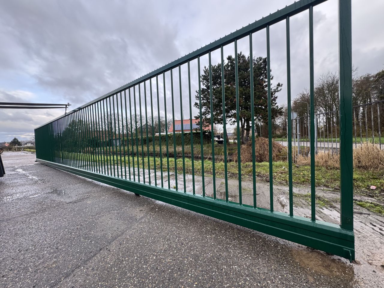 Splinternieuwe Industriële Schuifpoort op Rail - 12 mtr doorgang