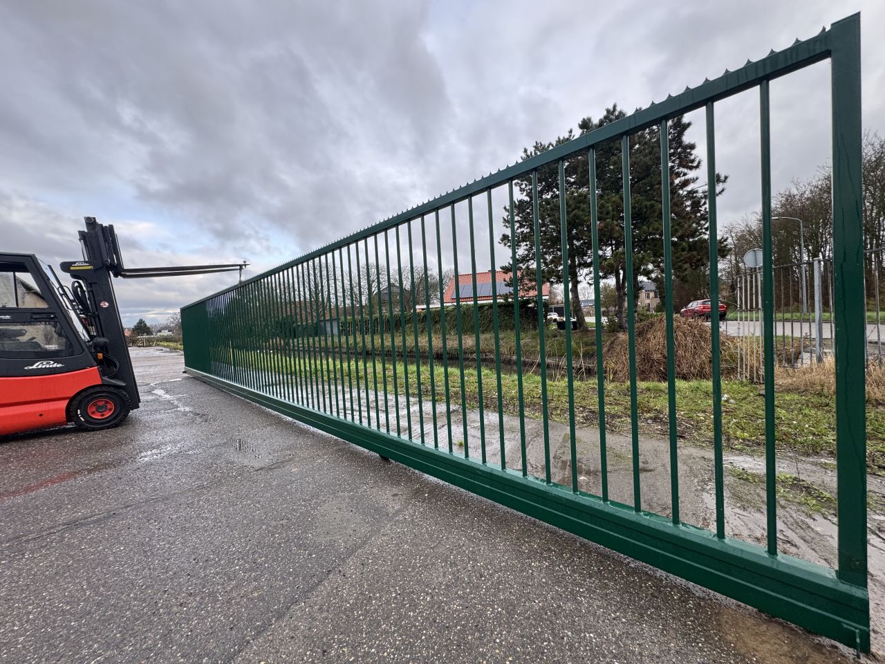 Splinternieuwe Industriële Schuifpoort op Rail - 12 mtr doorgang