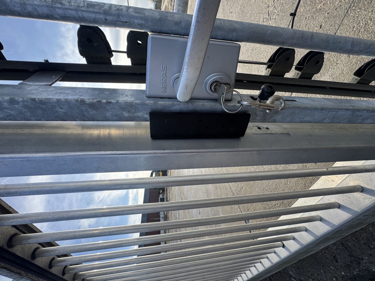 Vrijdragende Schuifpoort 12m – Uitbreidbaar tot 17m Doorgang!