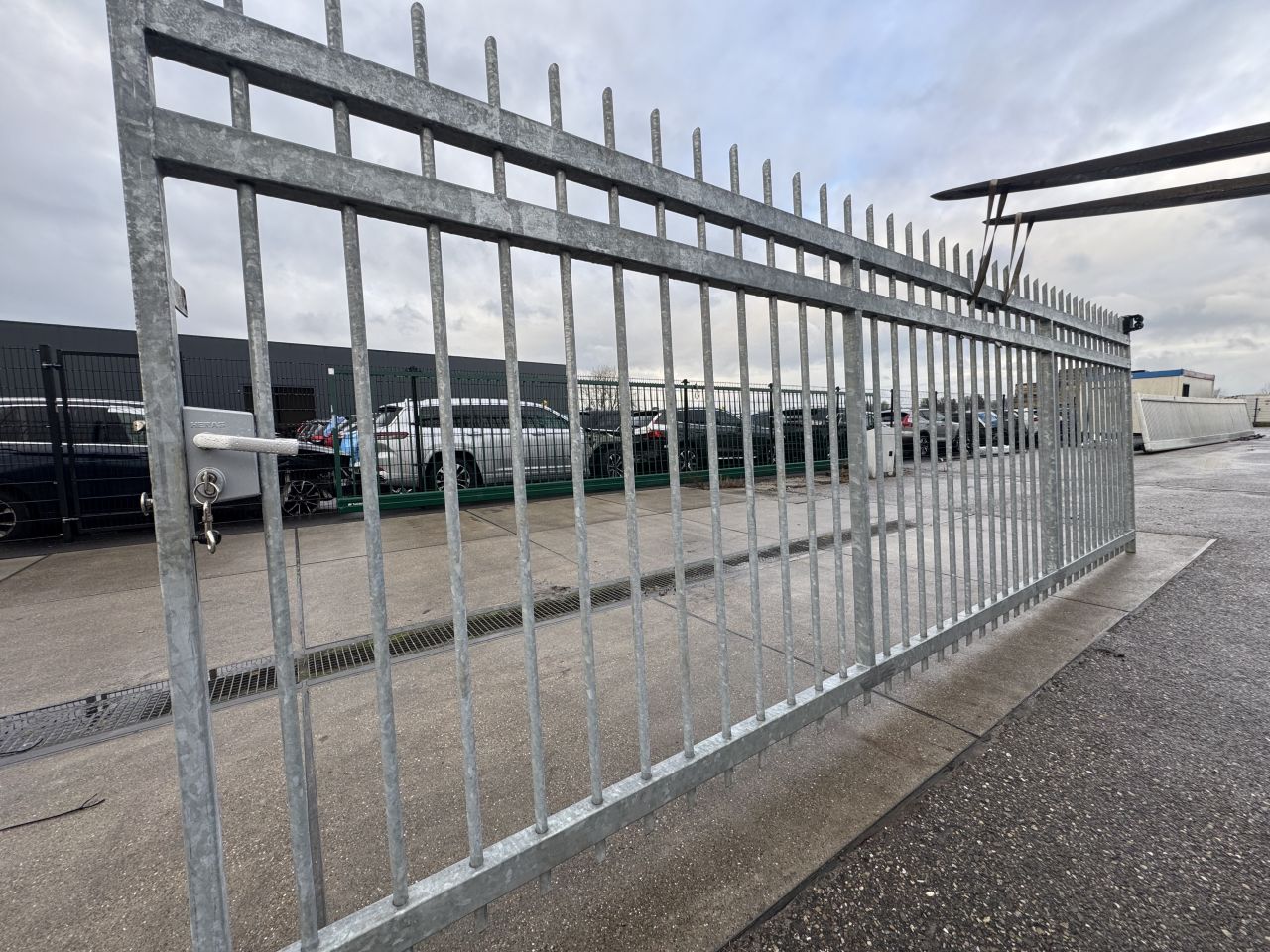 Vrijdragende Schuifpoort 12m – Uitbreidbaar tot 17m Doorgang!