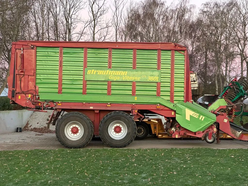 Strautmann Giga vitesse CFS 3601 Ladewagen