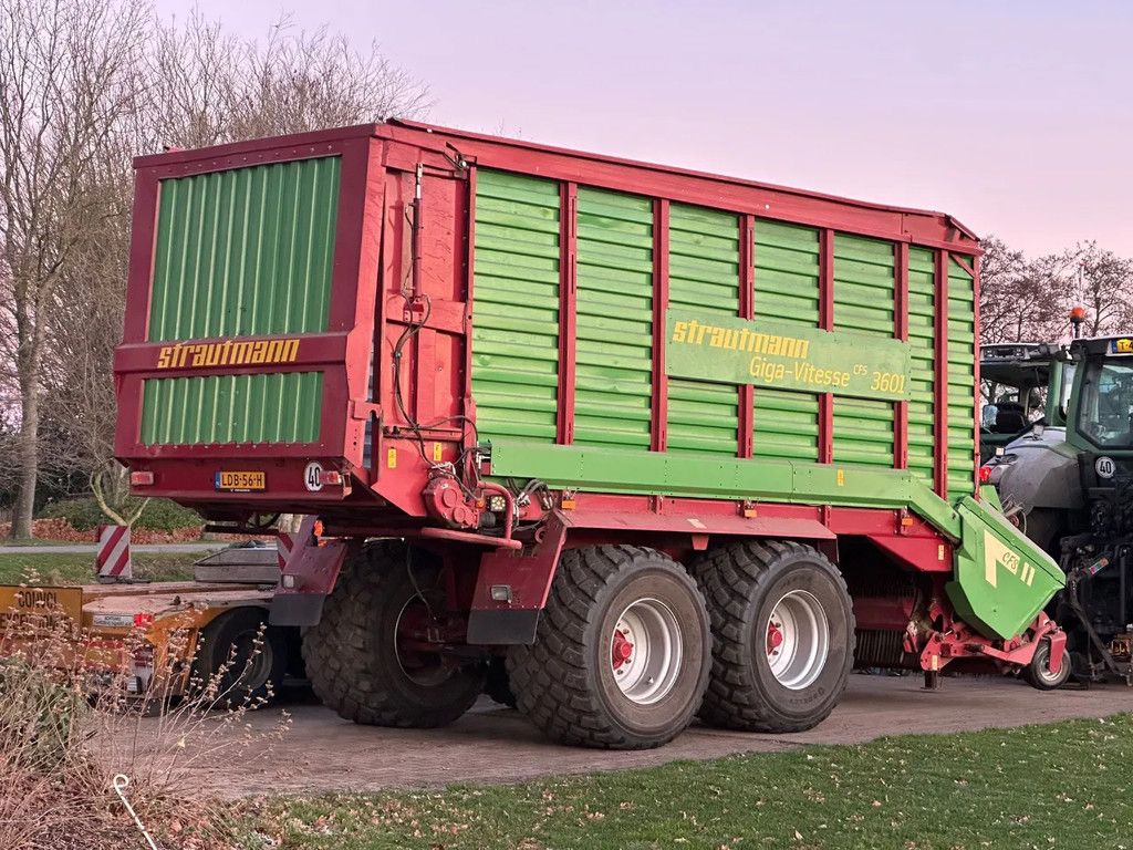 Strautmann Giga vitesse CFS 3601 Ladewagen