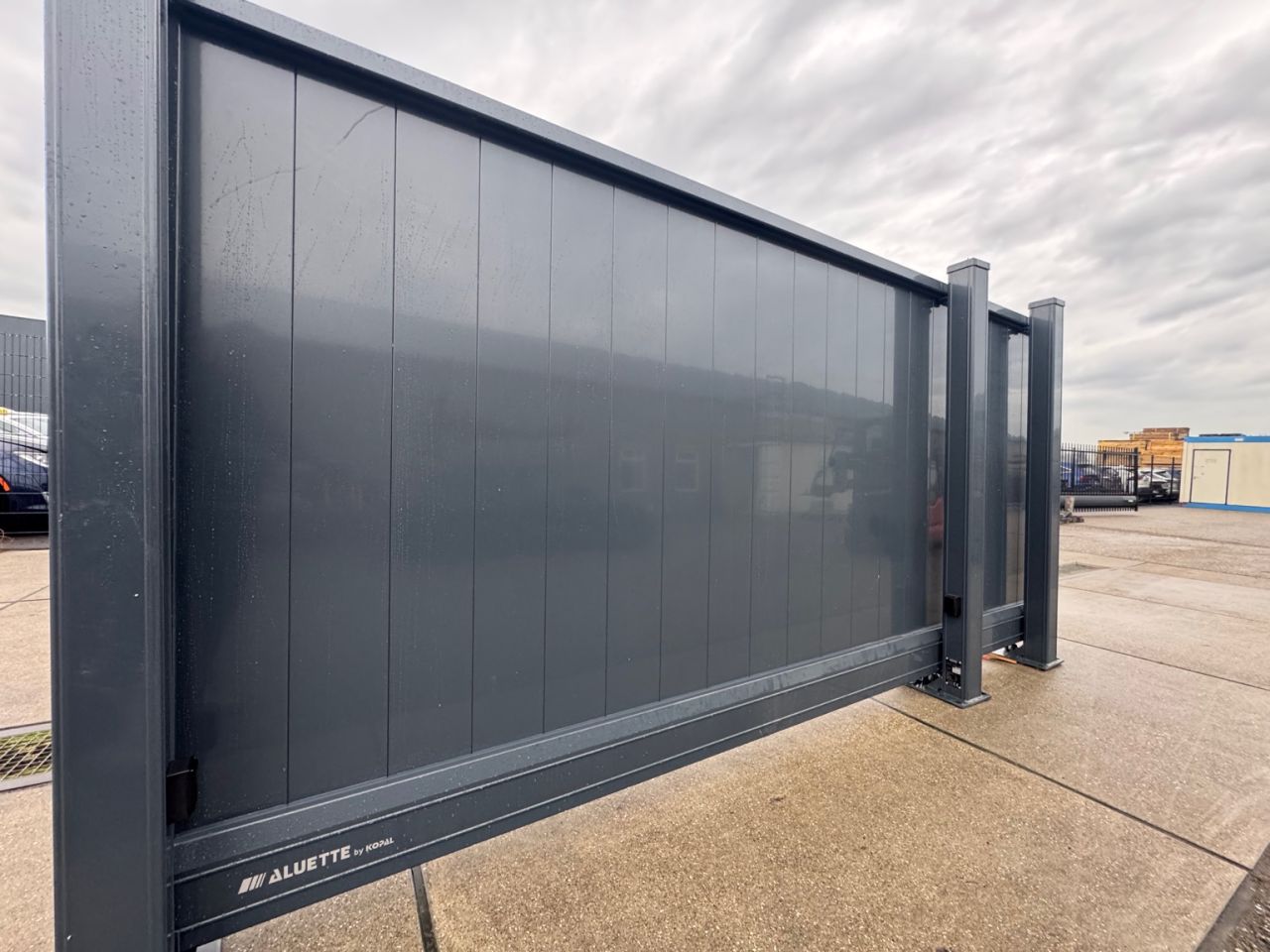 NIEUW] Luxe Automatische Schuifpoort Kopal Aluette – RAL 7016