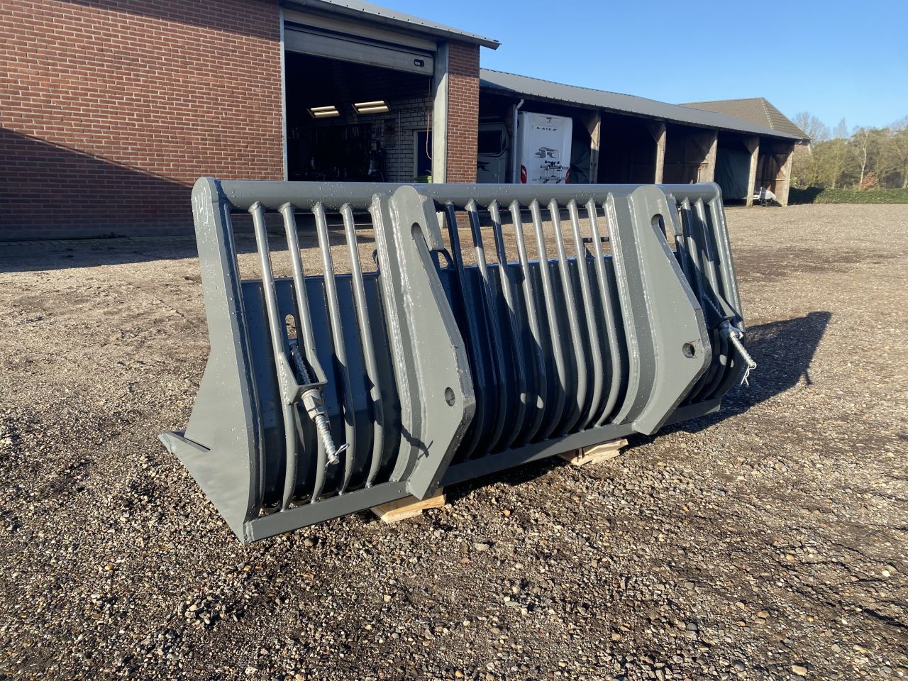 Nieuwe Hemach puinbak met inlegvel