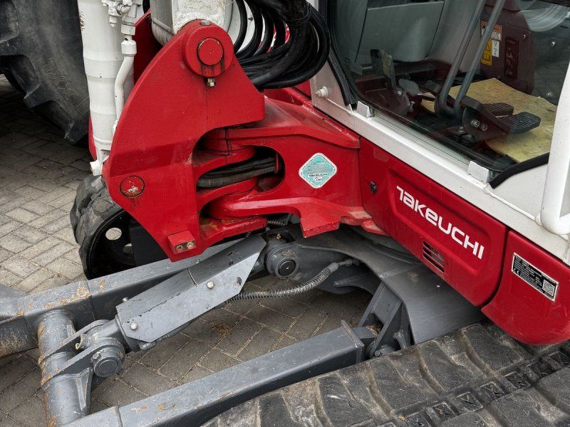 Takeuchi TB 250 Powertilt