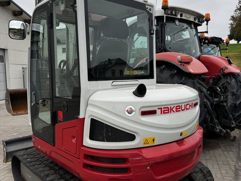 Takeuchi TB 250 Powertilt