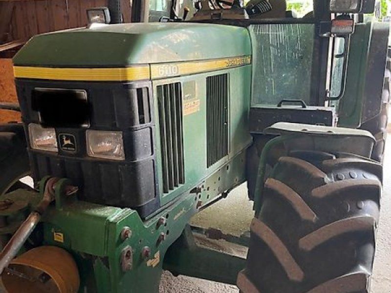 John Deere 6110