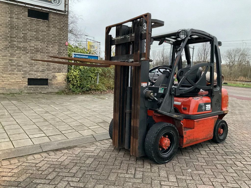 Nissan UD02A25PRO 2500KG 4.75METER GAS HEFTRUCK