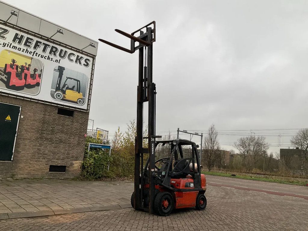 Nissan UD02A25PRO 2500KG 4.75METER GAS HEFTRUCK
