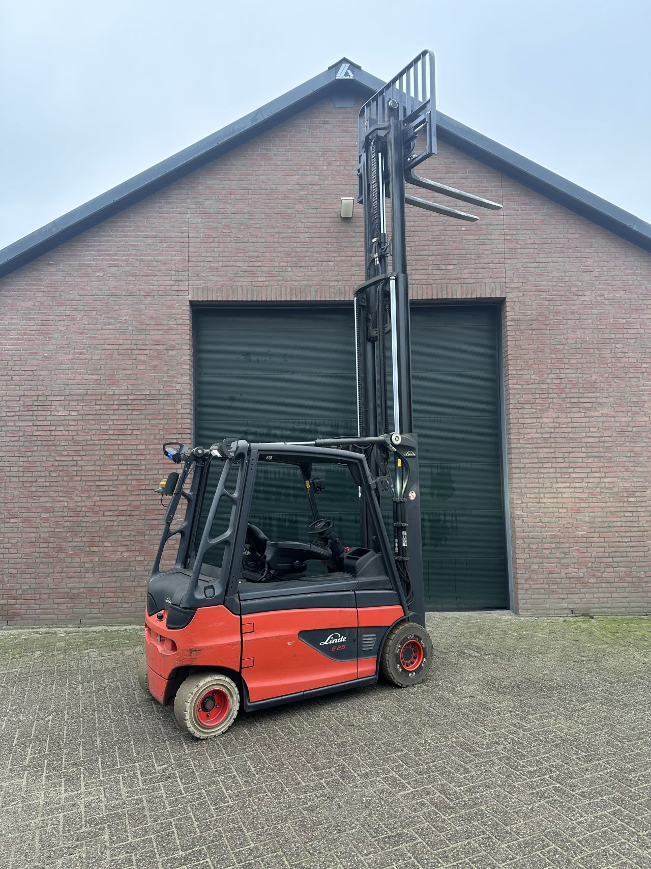 Linde E25L-01 2500kg triplo bj 2014 elektrische heftruck