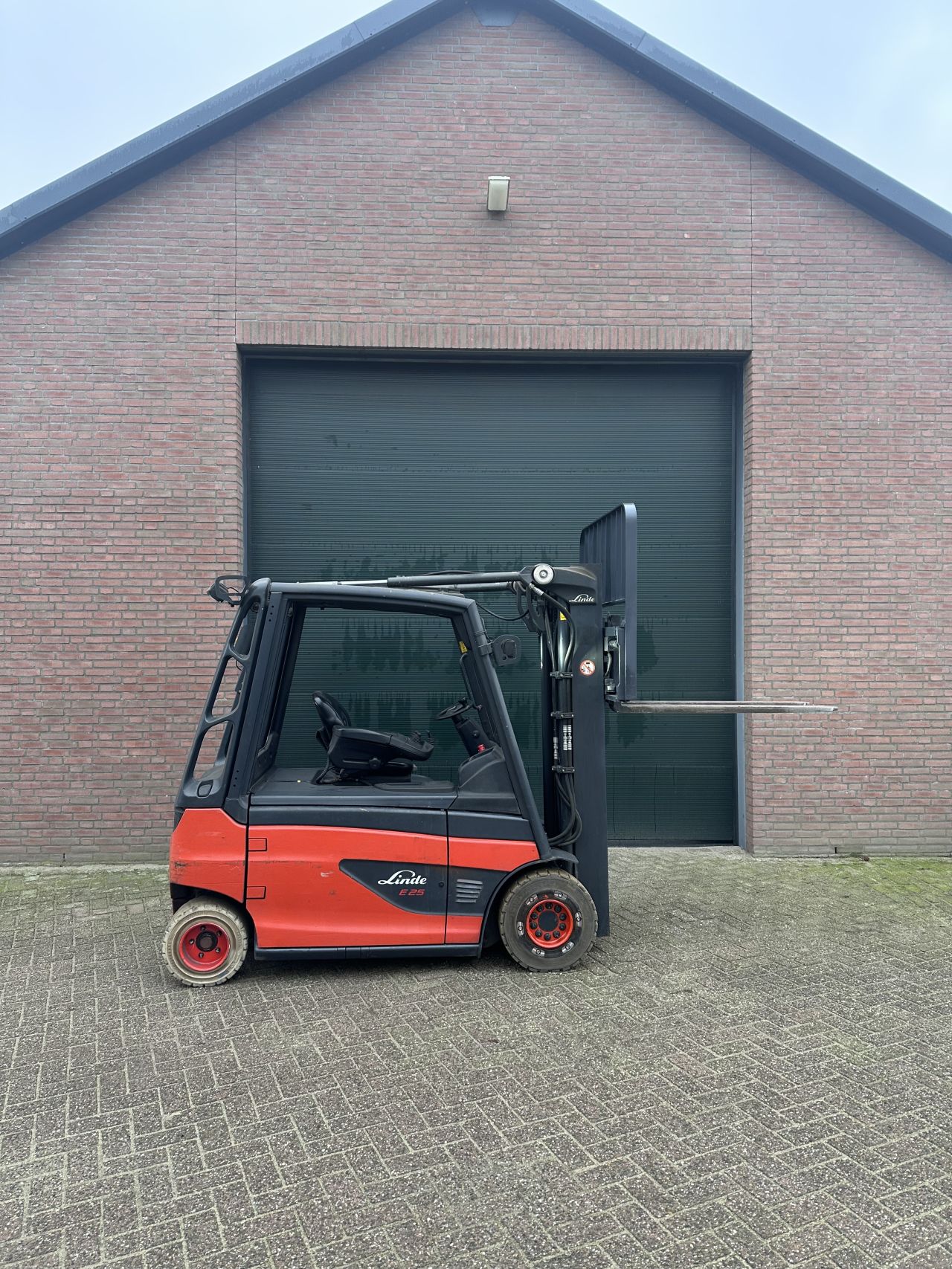 Linde E25L-01 2500kg triplo bj 2014 elektrische heftruck