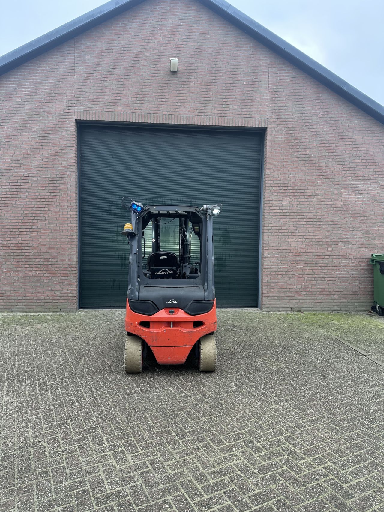 Linde E25L-01 2500kg triplo bj 2014 elektrische heftruck