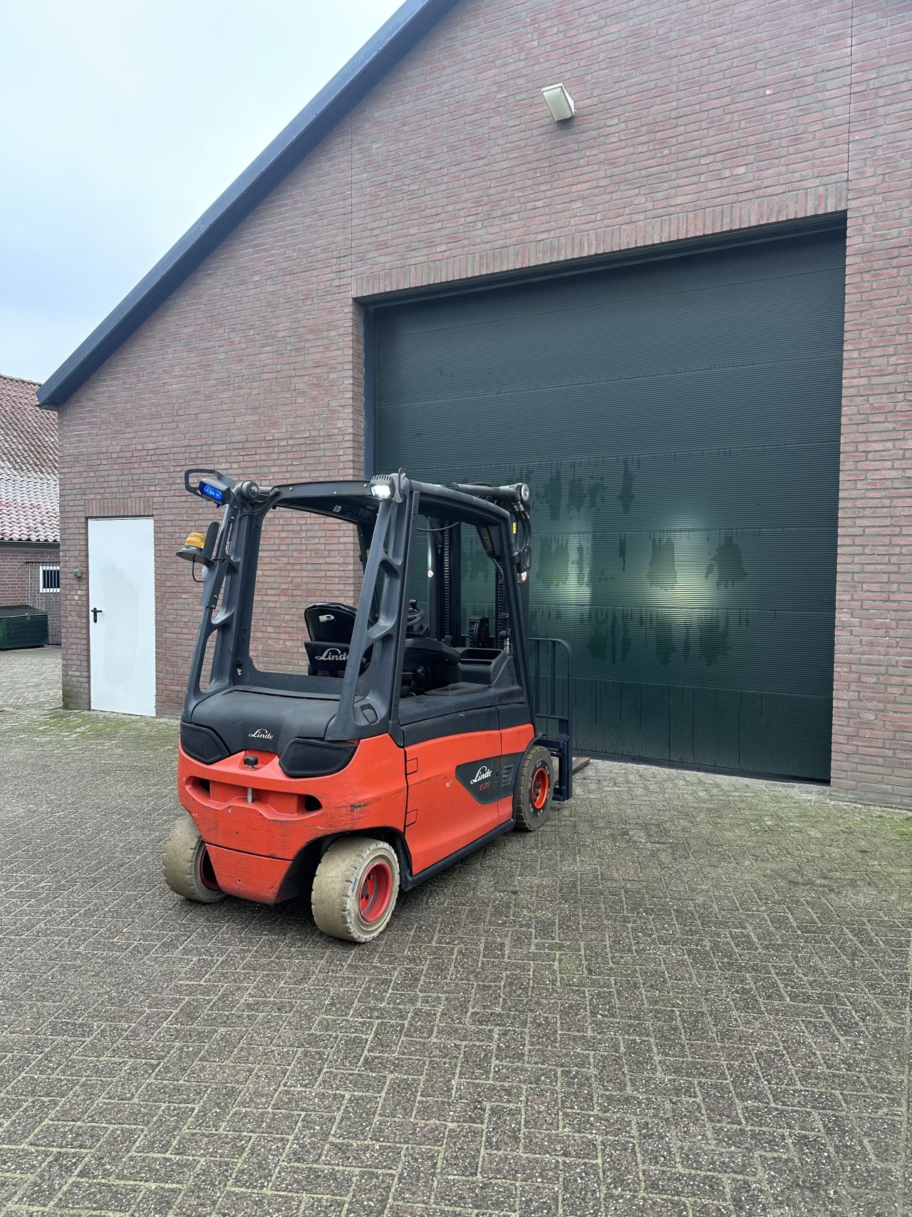 Linde E25L-01 2500kg triplo bj 2014 elektrische heftruck