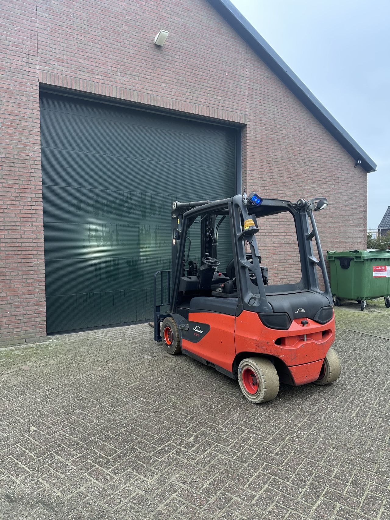Linde E25L-01 2500kg triplo bj 2014 elektrische heftruck