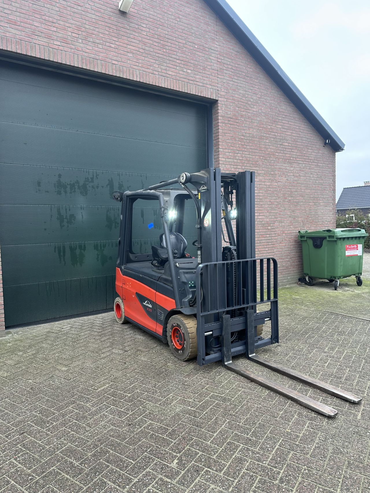 Linde E25L-01 2500kg triplo bj 2014 elektrische heftruck