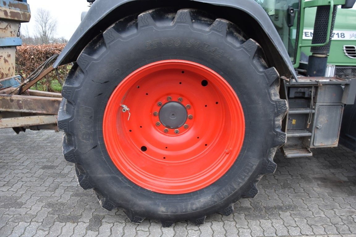 BKT 900/50R42 banden