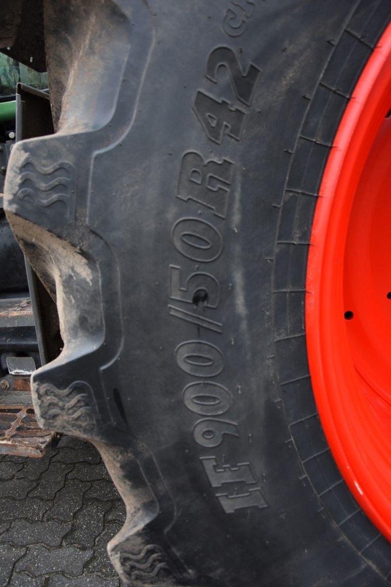 BKT 900/50R42 banden