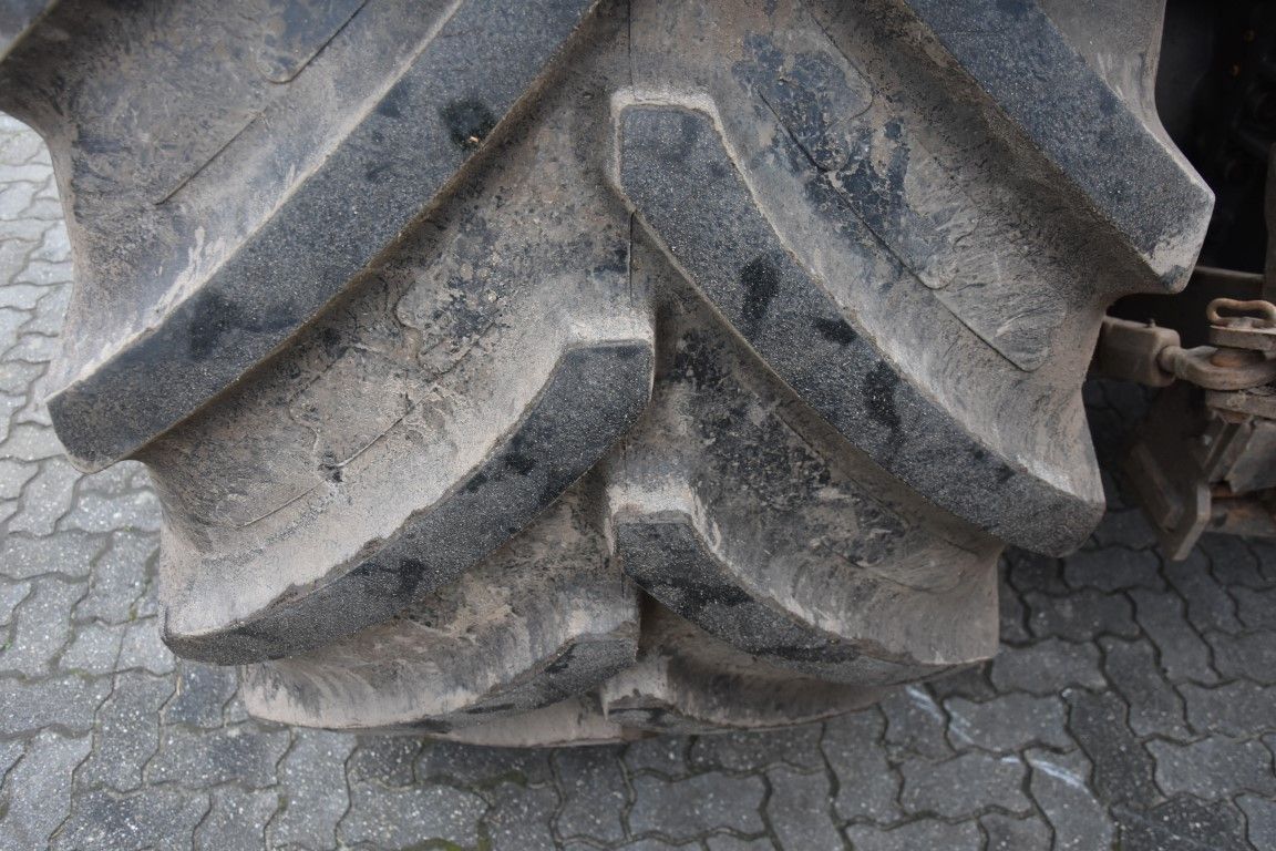 BKT 900/50R42 banden