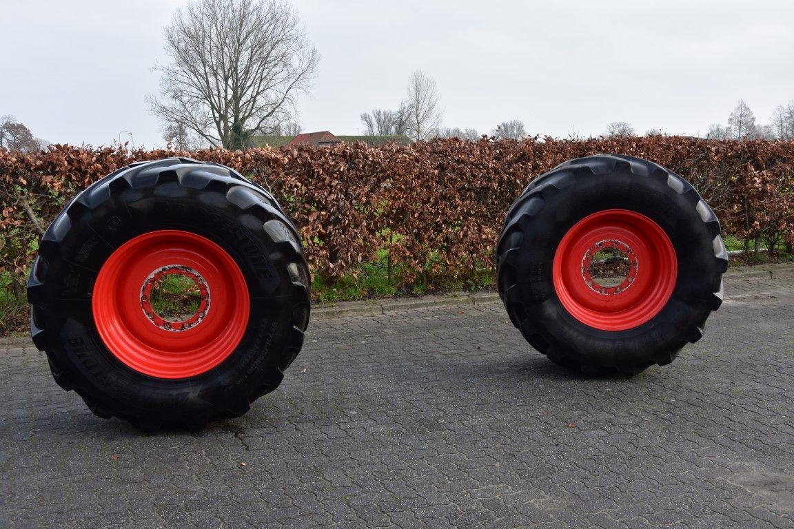 Bridgestone 710/55R30 banden zonder velg