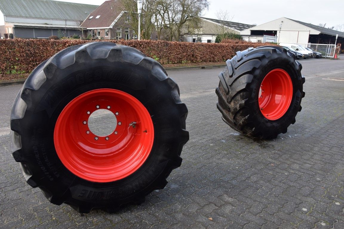 Bridgestone 710/55R30 banden zonder velg