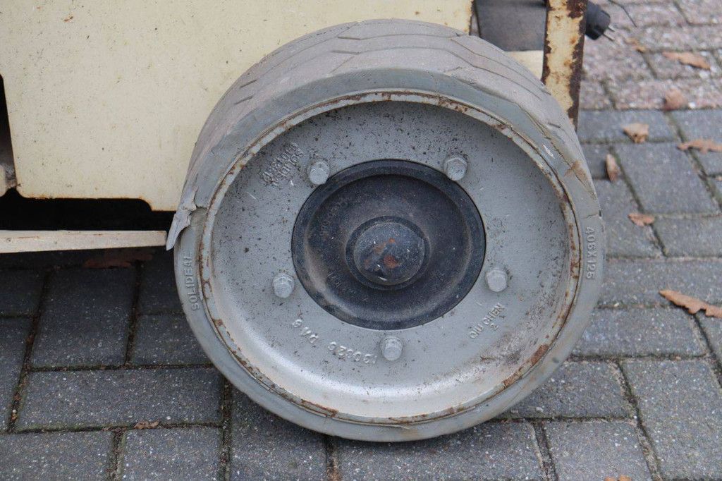 JLG 3246ES Electric Scissor Lift 11m