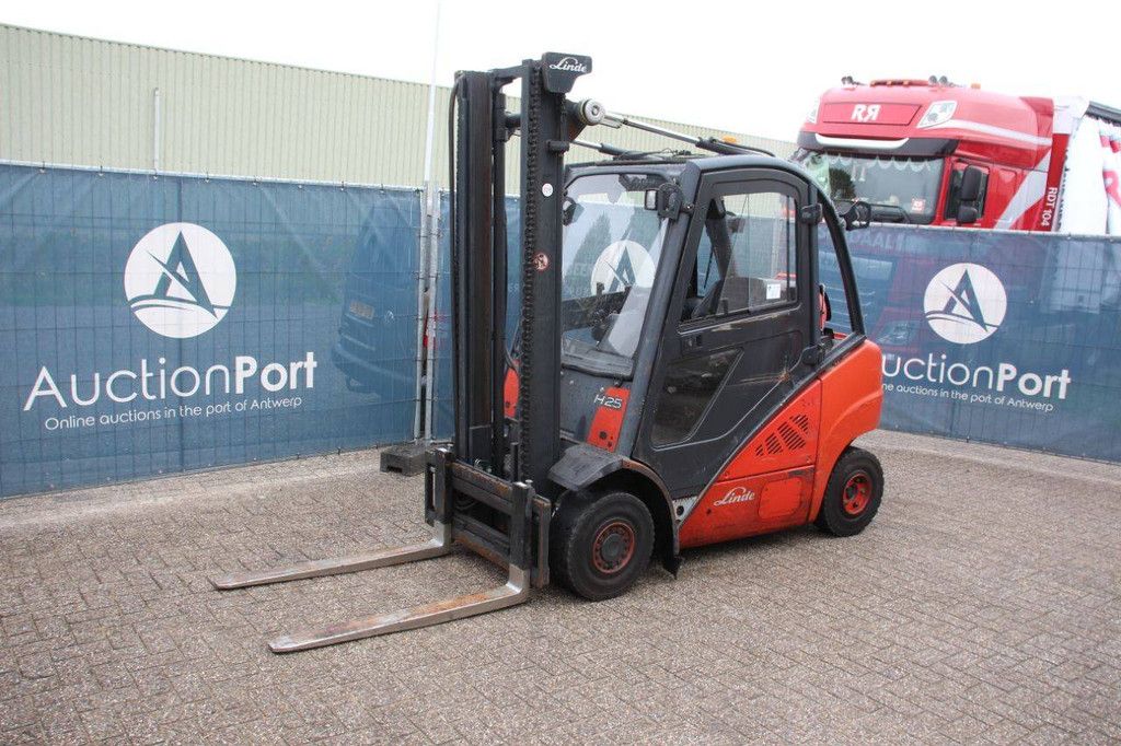 Gabelstapler Linde H25T-01 LPG 2500kg 7m 2010