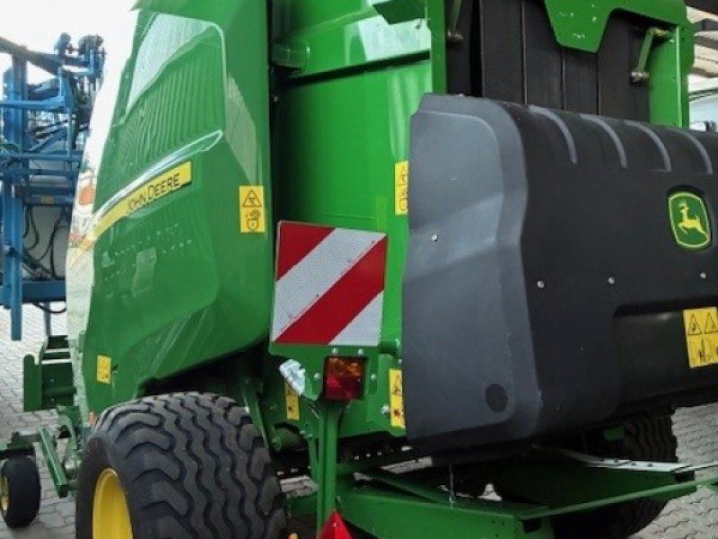 John Deere V461M
