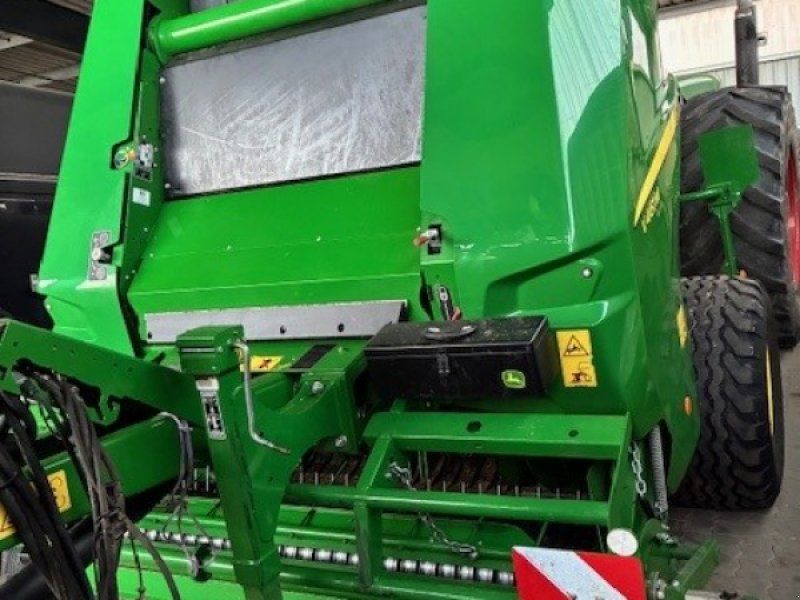 John Deere V461M