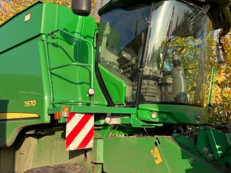 John Deere T 670