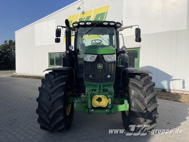 John Deere 6215R