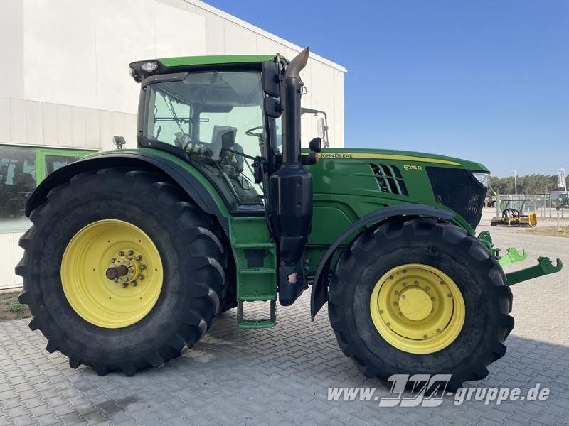John Deere 6215R