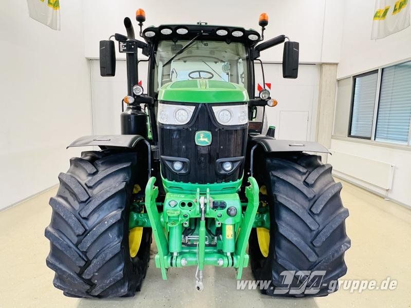 John Deere 6215R