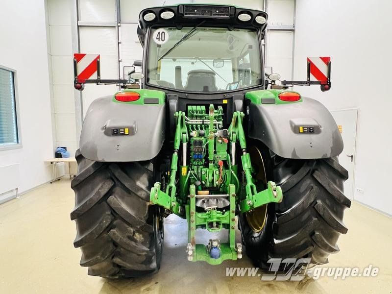 John Deere 6215R