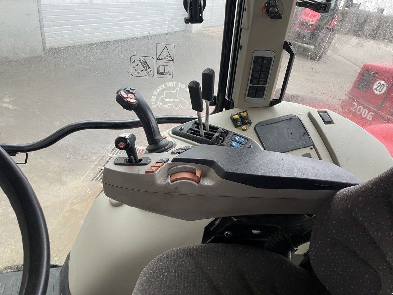 Massey Ferguson 5710 SL Dyna-6 Efficient