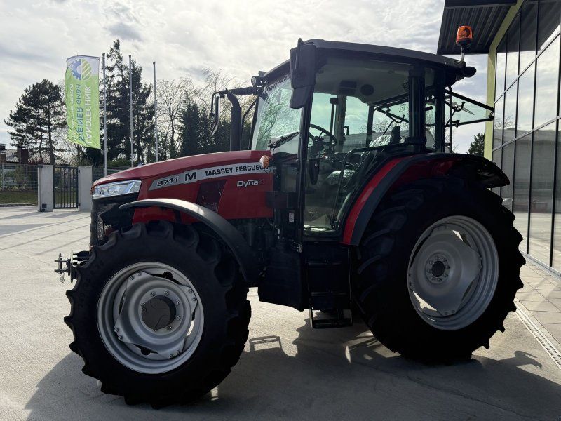 Massey Ferguson 5711 M