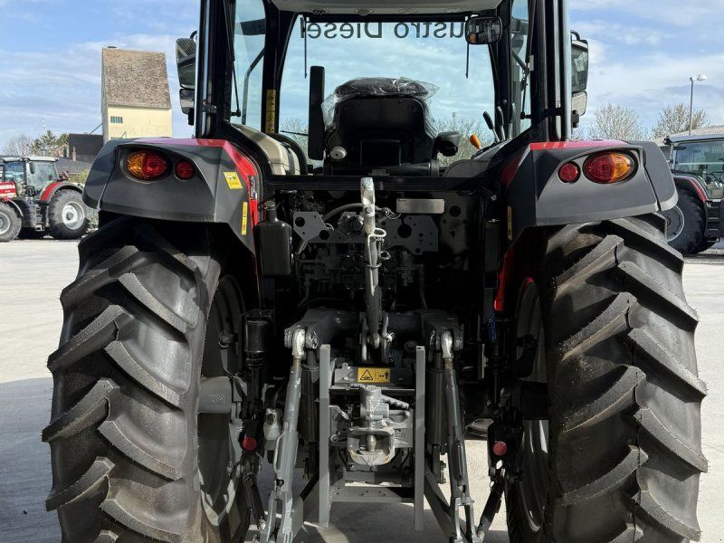 Massey Ferguson 5711 M