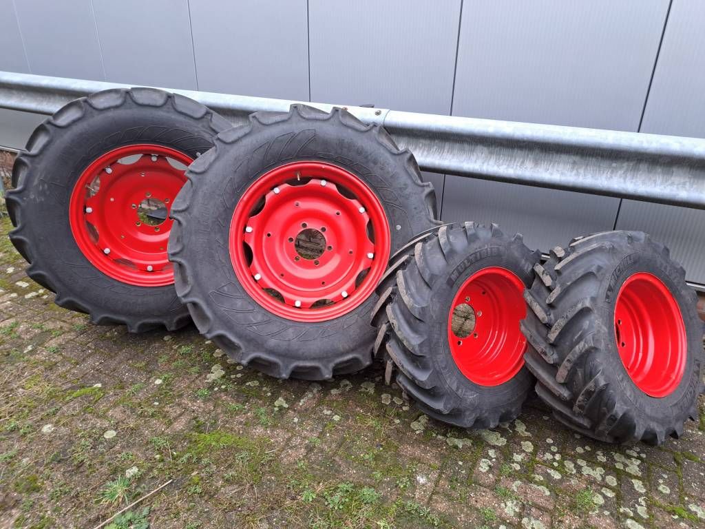 Mitas + Michelin 480/65R28 Mitas + 340/65R18 Michelin