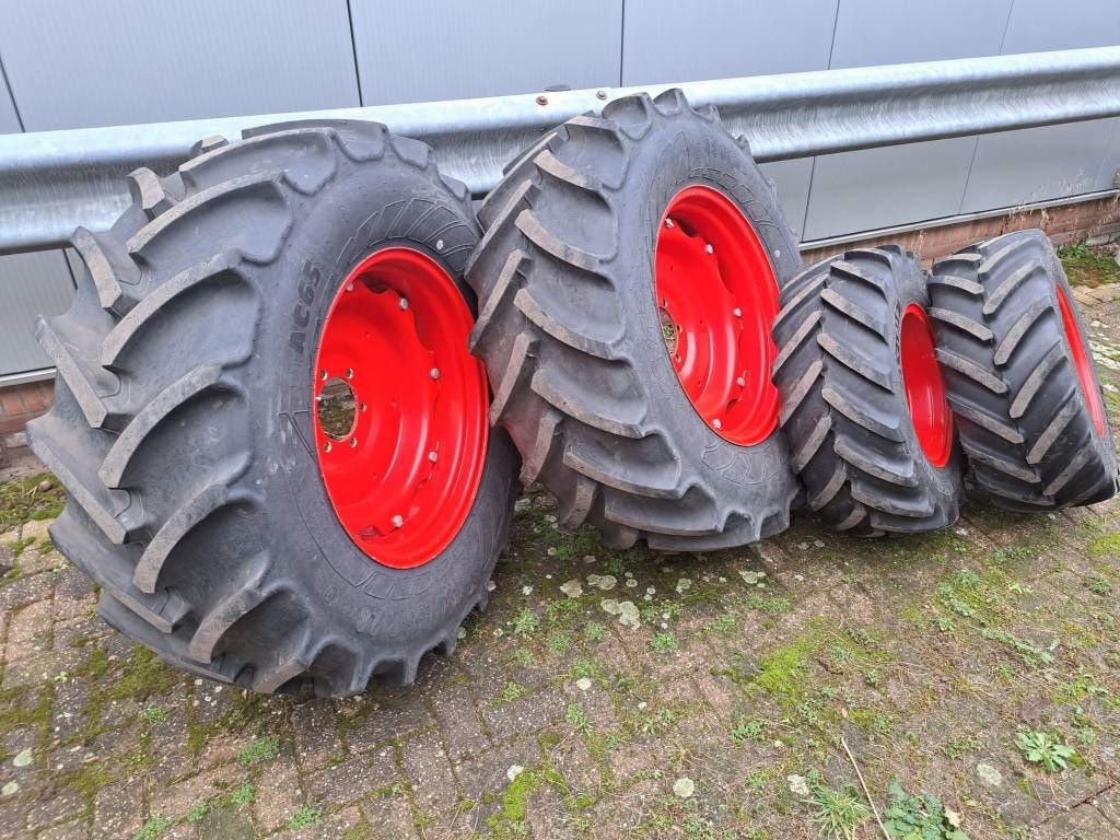 Mitas + Michelin 480/65R28 Mitas + 340/65R18 Michelin