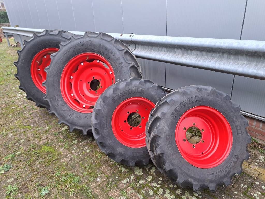 Mitas + Michelin 480/65R28 Mitas + 340/65R18 Michelin