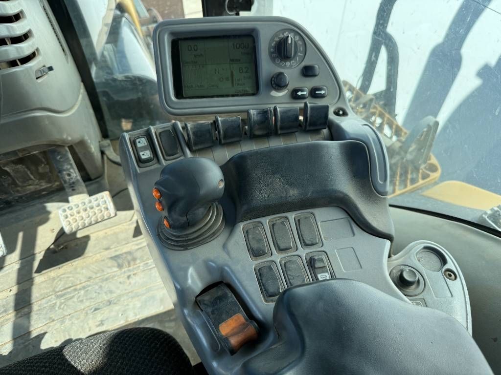 CAT Challenger MT865B - German Machine / Front Blade