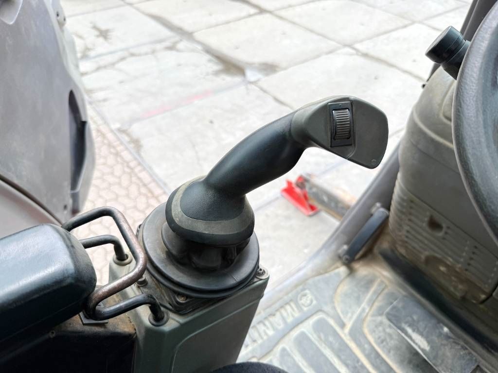 Manitou MRT2150+ Privilege - Remote Control / 4x4x4 / AC