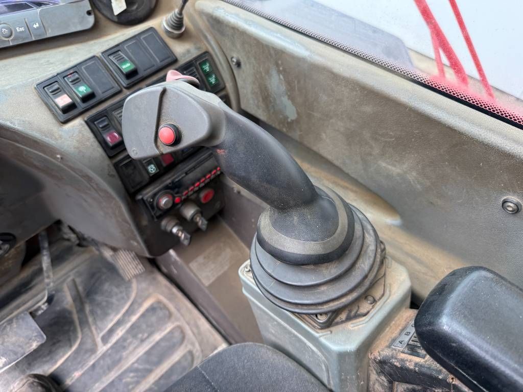 Manitou MRT2150+ Privilege - Remote Control / 4x4x4 / AC