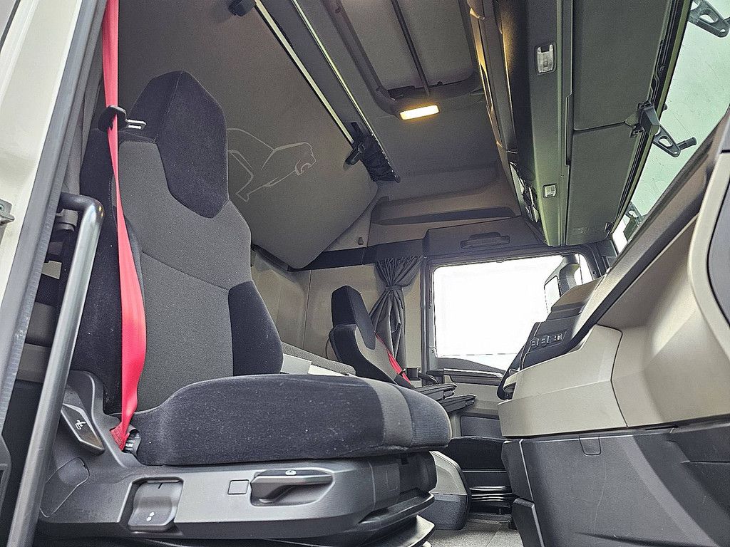 M.A.N. 26.470 TGX gm 6x2/4 adr