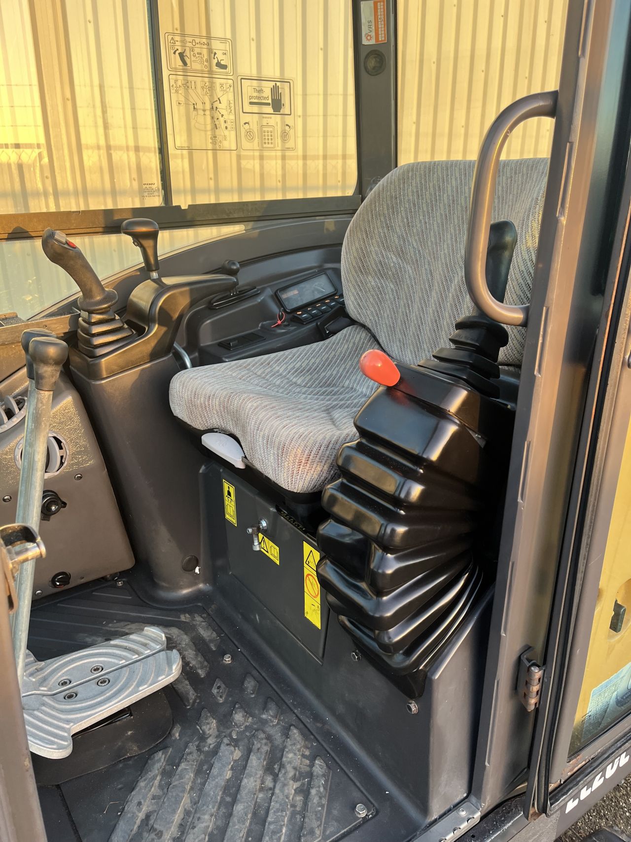 Volvo EC20C minigraver bouwjaar 2013